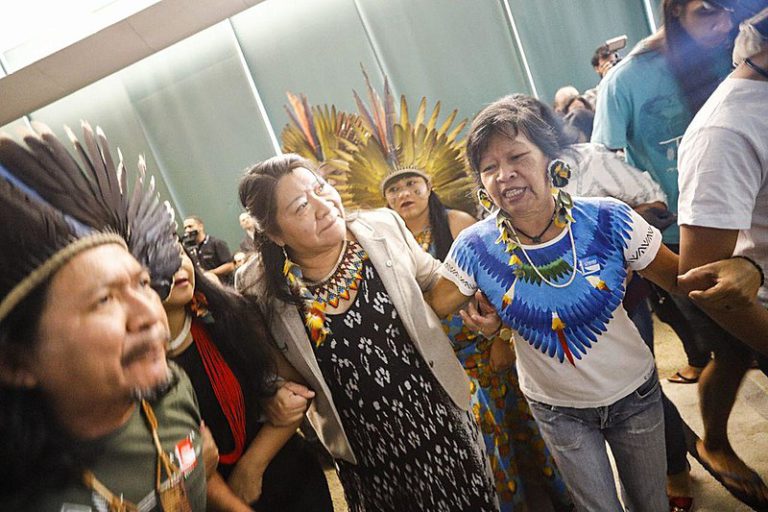 Leia mais sobre o artigo BOLSONARO REFORÇA SUA POLÍTICA GENOCIDA CONTRA OS POVOS INDÍGENAS, COMUNIDADES QUILOMBOLAS, PESCADORES ARTESANAIS, E POVOS E COMUNIDADES TRADICIONAIS
